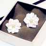 箴諾 歐美夸張白色大花朵耳釘耳墜山茶花耳環(huán)925銀個(gè)性百搭耳飾女 曬單實(shí)拍圖