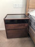 青櫨實(shí)木床頭柜臥室2025新款小型置物柜多功能智能床邊收納儲物柜子 【黑玻臺面常規款】胡桃色-實(shí)木導軌 45x40x52cm 曬單實(shí)拍圖