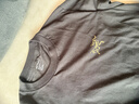 始祖鳥(niǎo)（ARC'TERYX）Kragg Cotton Shirt LS 戶(hù)外圓領(lǐng)純棉長(cháng)袖T恤 棉質(zhì)鳥(niǎo)標印花上衣男 X9714/24K Black黑金 M （70kg-80kg）尺碼偏大 曬單實(shí)拍圖