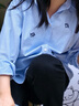 茵曼2025秋冬女裝新款原創(chuàng  )萌寵刺繡條紋襯衫休閑慵懶寬松襯衣上衣 藍白條 M 曬單實(shí)拍圖