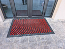 金鎂固酒店大門(mén)口地墊進(jìn)門(mén)防滑商場(chǎng)超市室外蹭土腳踏墊入戶(hù)地墊門(mén)墊腳墊 三刷·灰塊紅刷【拼接 2cm厚度】 120cm*150cm 1件數 【收藏送安裝錘】 曬單實(shí)拍圖