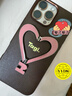 Tagi. 《讓人開(kāi)心》皮質(zhì)愛(ài)心金屬支架手機殼全包防磨手機保護套適用iPhone16promax圣誕禮物-開(kāi)心榛子  曬單實(shí)拍圖