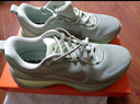 耐克NIKE男子跑步鞋減震 VOMERO 18運動(dòng)鞋 HM6803-002灰綠色42 曬單實(shí)拍圖