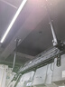 韓歌通用32-55英寸電視機(jī)吊架雙屏三屏四屏奶茶店餐廳點(diǎn)餐牌廣告機(jī)小米伸縮吊頂支架多屏并排吊裝掛架 【雙桿兩屏】1.8M板長(zhǎng)/可吊頂壁掛/50-55寸 曬單實(shí)拍圖