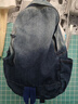 葉余漸變水洗牛仔布簡(jiǎn)約學(xué)生書(shū)包牛仔大學(xué)生小眾大容量復古雙肩包背包 黑色漸變牛仔收藏商品加關(guān)注有徽章 曬單實(shí)拍圖
