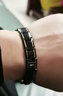 JCZS德國品牌霸氣個(gè)性鈦鋼男士款手鏈不掉色磁石手鐲潮人流行首飾寬 寬版1.8厘米間金色(送調節器) 22cm 曬單實(shí)拍圖
