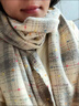 小糖豆圍巾女秋冬季韓版學(xué)生小眾高級感披肩外搭流蘇送女朋友禮物 米白色 曬單實(shí)拍圖