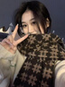 俞兆林格子圍巾冬季女新款感韓版時(shí)尚百搭保暖防寒防風(fēng)披肩圍脖情侶禮盒 棕色 曬單實(shí)拍圖