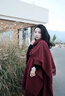 啄木鳥(niǎo)趙露思同款駝色披肩女外搭2025新款感純色流蘇空調房斗篷披風(fēng)禮物 安可拉紅 曬單實(shí)拍圖