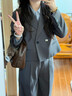 達佳詩(shī)灰色西服外套女短款小個(gè)子西裝套裝大學(xué)生面試職場(chǎng)職業(yè)正裝 深灰色西裝外套 【寬松版型窄肩拍小一碼】 S  適合90-105斤可穿 曬單實(shí)拍圖