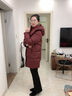 鴨鴨（YAYA）品牌正品媽媽鵝絨服中長(cháng)款2025新款中老年女裝冬季羽絨厚外套 海棠紅色 L (建議90-105斤) 曬單實(shí)拍圖