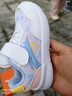 安踏兒童運動(dòng)鞋女?huà)胪?026春夏季新品魔術(shù)貼網(wǎng)面透氣軟底元氣跑鞋 【密網(wǎng)】安踏白/彩色J-6 25 鞋內長(cháng)15.5cm 曬單實(shí)拍圖