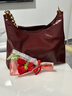 喵小姐紅色新娘結婚包包女2025新款通勤日?？捎靡赶掳笨姘フQ節禮物 酒紅色+花束(輕奢品牌氣質(zhì)婚包高級感腋下包） 曬單實(shí)拍圖