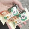 肉松海苔沙琪瑪網(wǎng)紅零食糕點(diǎn)面點(diǎn)烘焙點(diǎn)心真材實(shí)料面食小點(diǎn)可包郵 肉松海苔沙琪瑪 8g*2包 曬單實(shí)拍圖