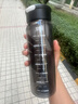愛(ài)舒貝（AISHUBEI）高顏值大容量水杯男女生帶茶隔泡茶塑料杯學(xué)生運動(dòng)刻度便攜隨手杯 哈維隨手杯-黑色 850ml +杯刷 曬單實(shí)拍圖