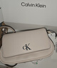 Calvin Klein女包休閑通勤風(fēng)簡(jiǎn)約ck金屬字母通勤翻蓋鏈條單肩斜挎馬鞍包禮物 曬單實(shí)拍圖