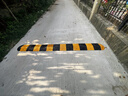 衡運橡膠減速帶緩沖減速型板斜坡公路道路減速板加厚汽車(chē)限速壟緩沖帶地下車(chē)庫使用 橡塑梯形100*35*5cm 曬單實(shí)拍圖