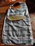 老年人飯兜兜專(zhuān)用防水防臟神器大人圍嘴成人口水圍巾吃飯圍兜老人 新款可拆飯兜—方格短款 曬單實(shí)拍圖