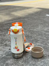 AILUKI日本兒童保溫杯食品級帶蓋吸管水壺男女孩小學(xué)生上學(xué)出游專(zhuān)用水杯 橙色貓頭鷹590ml+316L內膽+杯蓋 曬單實(shí)拍圖