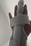 貝澳斯護指手指骨折固定食指中指矯正支具筋肌腱斷裂夾板伸直固定器指套 成人灰色透氣款-L（食指中指無(wú)名指用） 曬單實(shí)拍圖