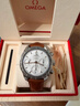 歐米茄超霸日歷三眼計時(shí)天文臺認證機械女表38mm 324.32.38.50.02.001淺銀盤(pán) 棕皮 曬單實(shí)拍圖