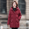 鴨鴨（YAYA）媽媽冬季羽絨服大碼2025新款中老年人女裝冬天加厚連帽款外套 安哥拉紅色 XL 170/92A 曬單實(shí)拍圖