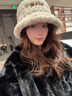 MMOPTOP字母毛絨漁夫帽女秋冬季大頭圍顯臉小帽子保暖加絨盆帽 曬單實(shí)拍圖