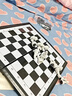 颯望德國國際象棋小學(xué)生兒童帶磁性比賽專(zhuān)用高檔棋盤(pán)便攜高級折疊西洋 小號20*20cm黑白色棋子【不帶內盒】送入門(mén)書(shū) 曬單實(shí)拍圖