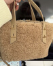 CHARLES&KEITH25冬新品簡(jiǎn)約子母托特包斜挎毛絨包新年禮物送女友CK2-30782725-2 Nutmeg Beige豆蔻米 S 曬單實(shí)拍圖