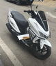 五羊（WUYANG）PGX150cc家用通勤代步兩輪踏板摩托車(chē)國四電噴全國可上牌正品 白色【高配尾箱版】前輪ABS+無(wú)鑰匙啟動(dòng) 曬單實(shí)拍圖