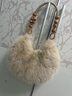 新款秋冬手提包高顏值甜美可愛(ài)單肩包包木珠毛絨毛毛時(shí)尚百搭 卡其色 曬單實(shí)拍圖
