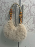 新款秋冬手提包高顏值甜美可愛(ài)單肩包包木珠毛絨毛毛時(shí)尚百搭 卡其色 曬單實(shí)拍圖