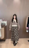 雪妃藍琪（XUEFEILANQI）秋冬連衣裙女裝2025新款學(xué)院風(fēng)針織毛衣套裝裙子小個(gè)子小香風(fēng)穿搭 奶咖色上衣+咖色格子裙 M 【建議80-100斤】 曬單實(shí)拍圖