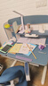 中滬愛(ài)童實(shí)木兒童學(xué)習桌椅套裝家用男孩女孩書(shū)桌小學(xué)生課桌椅可升降寫(xiě)字桌 護眼藍1.0M實(shí)木桌+升級08追背椅 曬單實(shí)拍圖