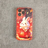 圣圖朗新年喜慶福袋兔iPhone17promax手機殼液態(tài)小羊皮13可愛(ài)女蘋(píng)果16pro國風(fēng)12卡通14plus情侶15pro全包 福袋小兔【中國紅】液態(tài)小羊皮 iPhone 14 Pro Max 曬單實(shí)拍圖