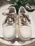 百麗（Belle）時(shí)尚串珠小白鞋女26春新款商場(chǎng)厚底增高休閑板鞋F1D1DAM6預售 米白 37 (235mm) 曬單實(shí)拍圖