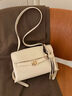 南風(fēng)Chio2nd牛皮煙雨茉香單肩包包女款秋冬休閑氣質(zhì)百搭凱莉風(fēng)斜挎包 米白色 曬單實(shí)拍圖