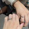 DR2025新款鉆石戒指pt950情侶戒指求婚婚禮1克拉莫桑石戒指中國情 經(jīng)典男戒/1克拉+排鉆女戒/1克拉 活口可調節 曬單實(shí)拍圖