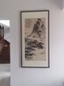 萱木堂玄關(guān)裝飾畫(huà)新中式水墨風(fēng)景畫(huà)掛畫(huà)書(shū)房客廳茶室走廊過(guò)道入戶(hù)山水畫(huà) 張大千《山水調》 成品寬70cm*高140cm 北美黑胡桃（榫卯圓角） 曬單實(shí)拍圖