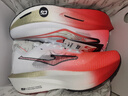 鴻星爾克芷境3代專(zhuān)業(yè)馬拉松跑鞋PB競速全掌碳板跑步鞋運動(dòng)鞋男緩震鞋子男 那兔色-爾克白/信號紅 【男】新年必備 41 曬單實(shí)拍圖
