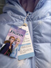 迪士尼兒童羽絨服外套女童輕薄連帽寶寶外穿短款洋氣冬大童白鴨絨 QBX513363藍紫漸變 160適合155-165cm  曬單實(shí)拍圖