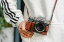 VUEFOTO威富途適用于FUJIFILM X-T5真皮保護套富士XT5手柄相機包皮套底座殼純手工縫頭層牛皮背帶斜挎配件 XT5咖啡色手柄真皮保護套+真皮肩帶 曬單實(shí)拍圖