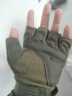 鈞路戰術(shù)手套男女Z902戶(hù)外半指防護運動(dòng)訓練軍迷騎行手套 軍綠色 京倉 曬單實(shí)拍圖