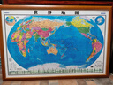銅師爺中國地理圖掛圖帶框磁鐵吸可標記2026新版世界地形辦公室壁畫(huà)定制 新版世界地圖 帶框尺寸 高70*長(cháng)100cm 實(shí)木框+晶瓷面（可擦寫(xiě)） 曬單實(shí)拍圖