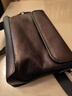 菲途（Feitu）男士斜挎包牛皮單肩包橫款休閑方形包大容量郵差包簡(jiǎn)約韓版男包 黑色 26*7*20cm 曬單實(shí)拍圖