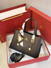 皮爾保羅真皮女士手提包生日禮物送媽媽實(shí)用包包女包40歲50中年媽媽包大氣 黑色【高檔禮盒】 曬單實(shí)拍圖