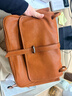 裘真情人節禮物 復古001郵差包女單肩通勤大容量斜挎包植鞣頭層牛皮包 焦糖色-中號 曬單實(shí)拍圖
