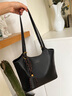 viney牛皮托特包包女包品牌單肩包輕奢生日新年禮物送女友老婆 【黑色】高檔實(shí)用手提大包 大容量通勤時(shí)尚百搭休閑腋下包 曬單實(shí)拍圖