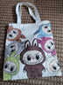 葉余labubu帆布袋拉布學(xué)生補習手提袋裝書(shū)袋子單肩ins可愛(ài) labubu帆布包1只裝25x20cm 曬單實(shí)拍圖