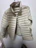 超級安踏輕薄羽絨服女士秋冬修身保暖防潑水易收納運動(dòng)夾克外套162546901U 麥仁灰-1 M /女165 曬單實(shí)拍圖
